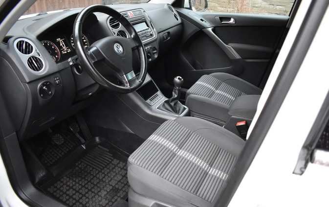 Volkswagen Tiguan cena 36990 przebieg: 171383, rok produkcji 2009 z Białogard małe 301